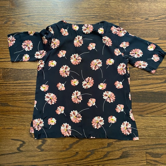 Lovely floral blouse - Picture 2 of 4